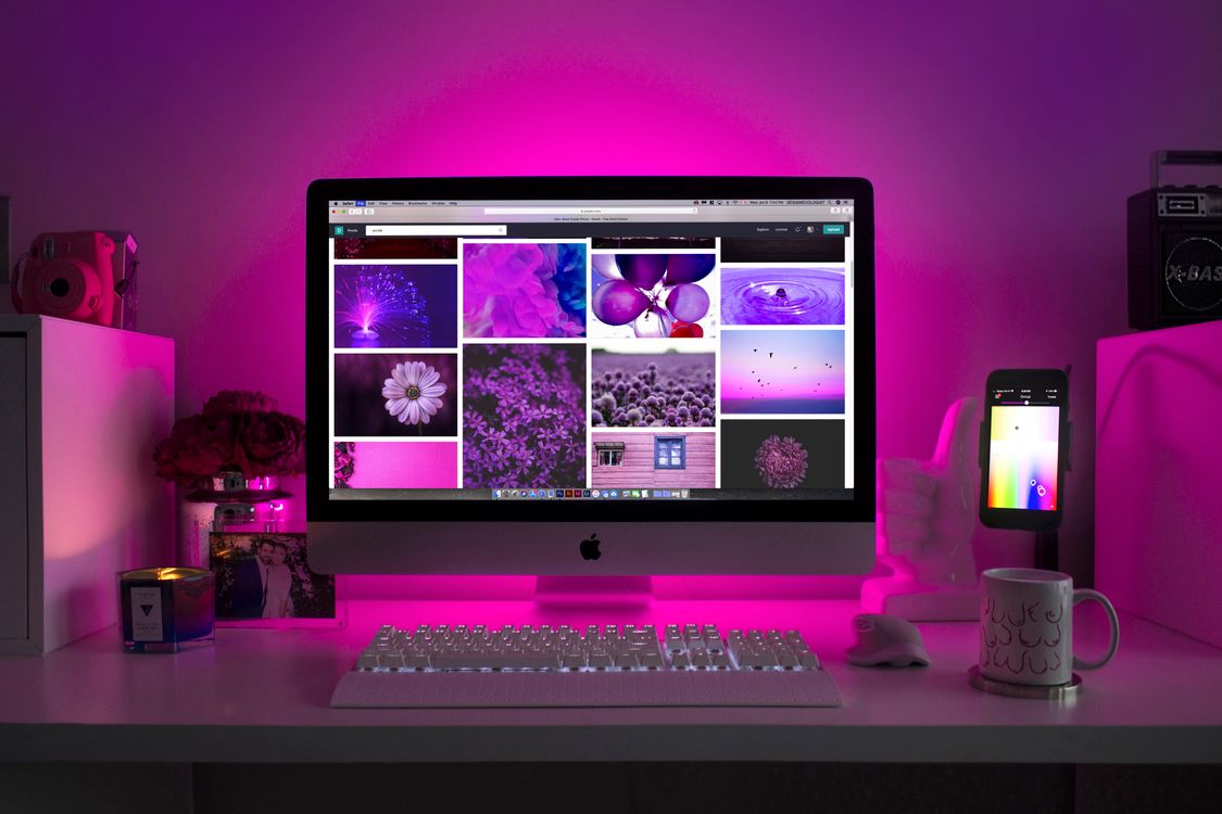 Website navigation and visual hierarchy in UX design
